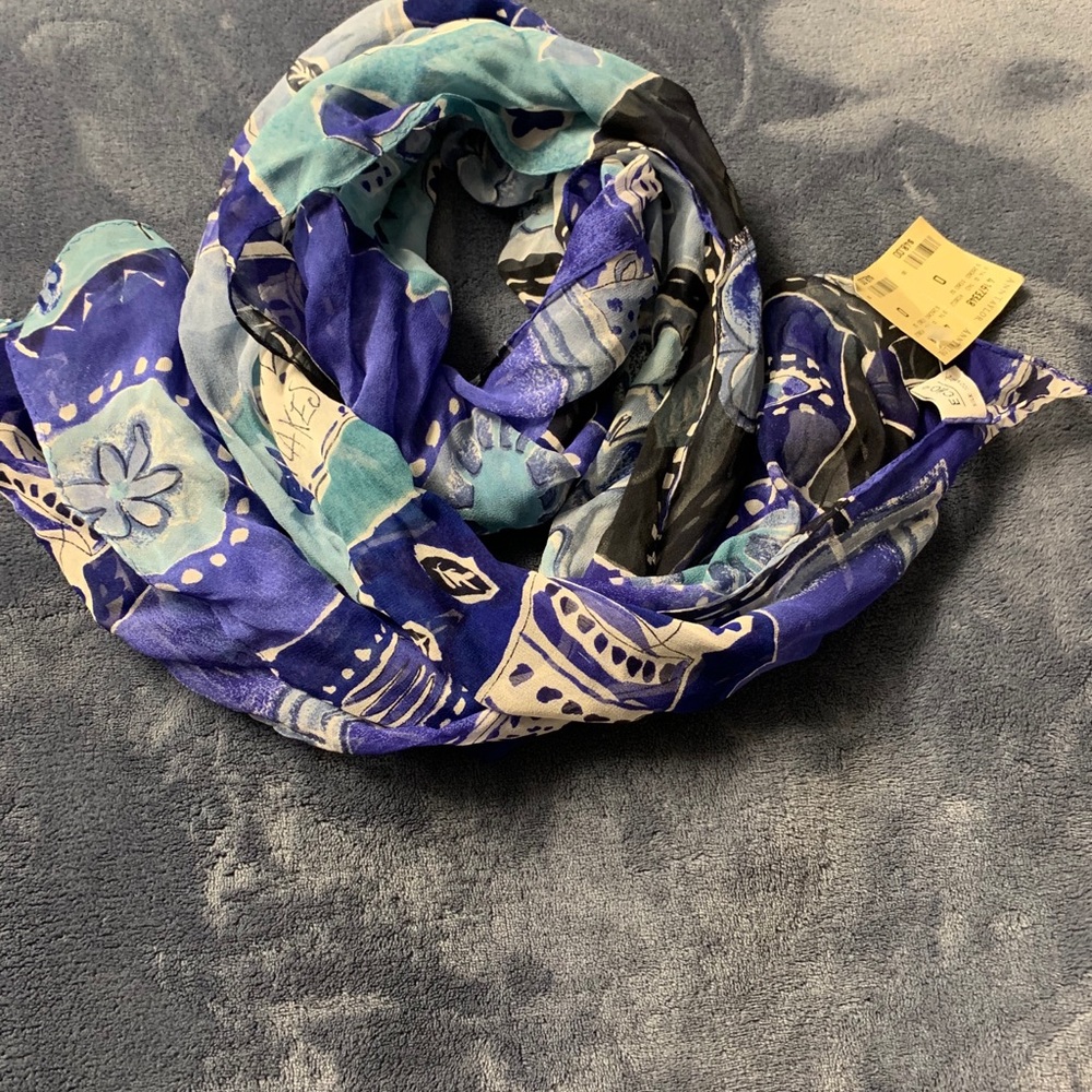 Scarf - Picture 2 of 7